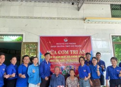 Đoàn xã Núi Thành tổ chức hoạt động tri ân gia đình chính sách nhân kỷ niệm 51 năm Ngày Giải phóng miền Nam
