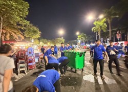 Tuổi trẻ Hải Châu ra quân dọn dẹp vệ sinh môi trường sau đêm thi thứ hai DIFF 2026