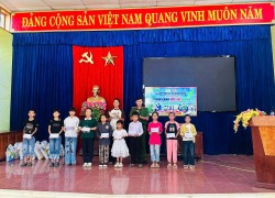 Chi đoàn Thanh niên Công an xã Sông Vàng đồng hành cùng học sinh nghèo vượt khó
