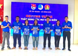 Đoàn xã Nông Sơn phối hợp tổ chức chương trình “Thắp sáng ước mơ vùng cao” tại xã Tây Giang