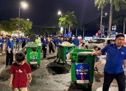Tuổi trẻ Hải Châu ra quân vệ sinh môi trường sau đêm thi thứ 4 Lễ hội Pháo hoa Quốc tế Đà Nẵng 2026