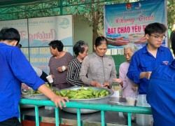 Duy Nghĩa: Chi đoàn thôn Vân Quật tổ chức chương trình “Bát cháo yêu thương” trong Chiến dịch Kỳ nghỉ hồng năm 2026