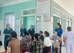 Tuổi trẻ xã Hòa Tiến xung kích hỗ trợ khám sức khỏe cho trẻ em dưới 6 tuổi