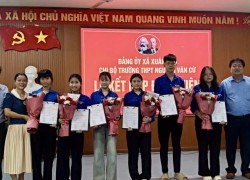 Tuổi trẻ phường Xuân Phú có 06 đoàn viên ưu tú Trường THPT Nguyễn Văn Cừ vinh dự được kết nạp vào Đảng