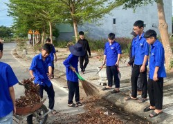 Tuổi trẻ Xuân Phú ra quân xây dựng mô hình “Tuyến đường thanh niên sáng - xanh - sạch - đẹp”