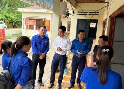 Đoàn xã Tam Xuân tham quan, học tập mô hình kinh tế thanh niên tiêu biểu