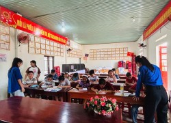 Chi đoàn thôn Tân Quý tổ chức lớp vẽ tranh miễn phí cho thiếu nhi