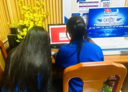 Đội tình nguyện số phường Hòa Xuân đồng hành cùng người dân trong thực hiện chuyển đổi số