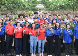 Đoàn phường Quảng Phú tri ân các Anh hùng liệt sĩ tại Nghĩa trang Liệt sĩ thành phố