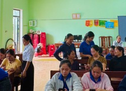 Đoàn xã Trà Liên hỗ trợ người dân sử dụng dịch vụ công trực tuyến