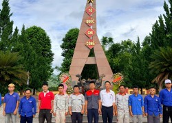 Đoàn xã Đông Giang tổ chức chương trình “Hoa dâng mộ liệt sĩ” năm 2026
