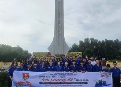 Đoàn trường THPT Phan Bội Châu tổ chức hoạt động tri ân tại Nghĩa trang Liệt sĩ Tam Ngọc