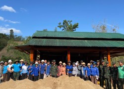 Đoàn Thanh niên xã Đắc Pring ra quân hỗ trợ xóa nhà tạm, nhà dột nát cho gia đình người có công với cách mạng