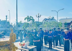 Đoàn Thanh niên xã Thăng An ra quân dọn vệ sinh, chỉnh trang các nghĩa trang liệt sĩ