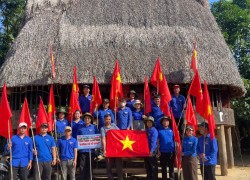 Đoàn Thanh niên xã Avương bàn giao công trình thanh niên “Đường cờ Tổ quốc”