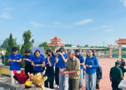 Tuổi trẻ Duy Xuyên chung tay thực hiện chương trình “Ánh sáng tri ân” chăm sóc Nghĩa trang Liệt sĩ