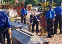 Tuổi trẻ Quế Phước ra quân dọn vệ sinh, chỉnh trang nghĩa trang liệt sĩ nhân kỷ niệm 79 năm Ngày Thương binh - Liệt sĩ
