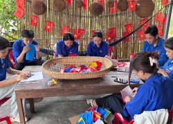 Tuổi trẻ Hải Vân làm 23.000 hoa đăng phục vụ các hoạt động tri ân các Anh hùng liệt sĩ