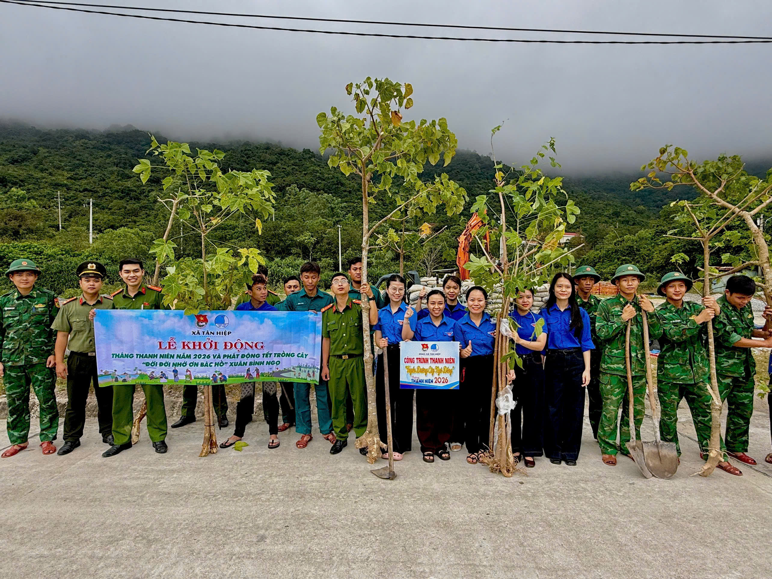 Xã Tân Hiệp ra quân trồng cây xanh hưởng ứng Tháng Thanh niên 2026