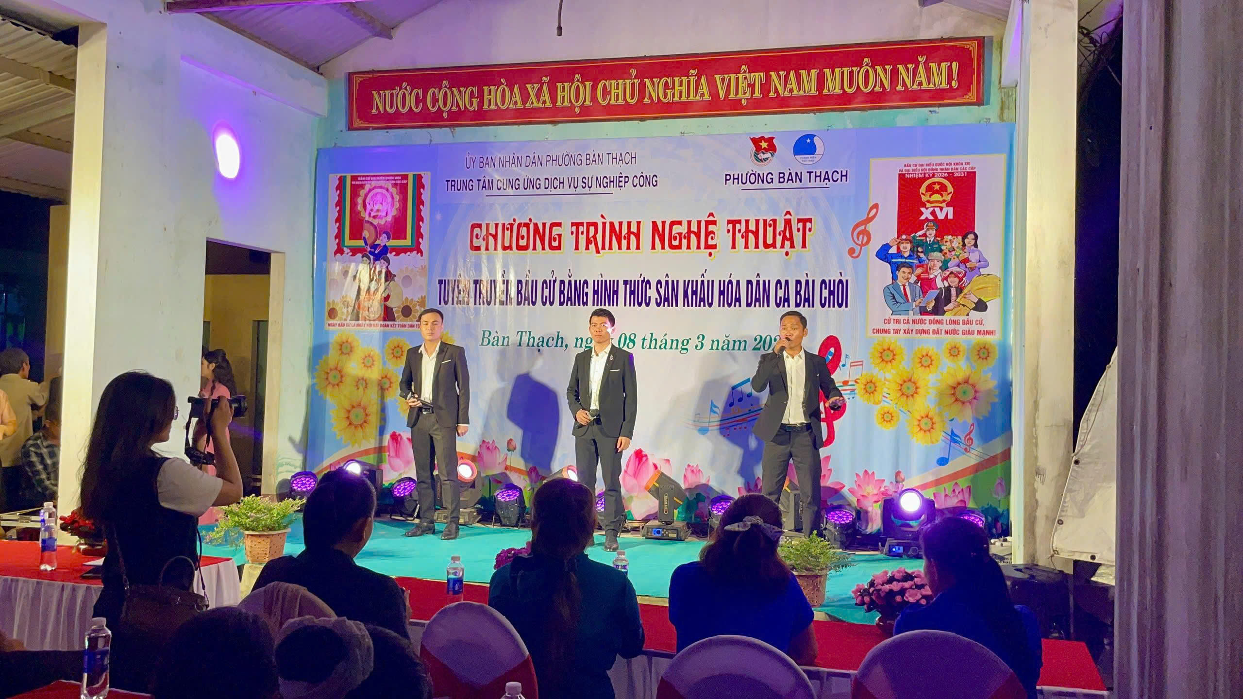 Tuổi trẻ Bàn Thạch tiếp tục đẩy mạnh lưu diễn sân khấu hóa dân ca Bài chòi tuyên truyền bầu cử đại biểu Quốc hội và HĐND các cấp