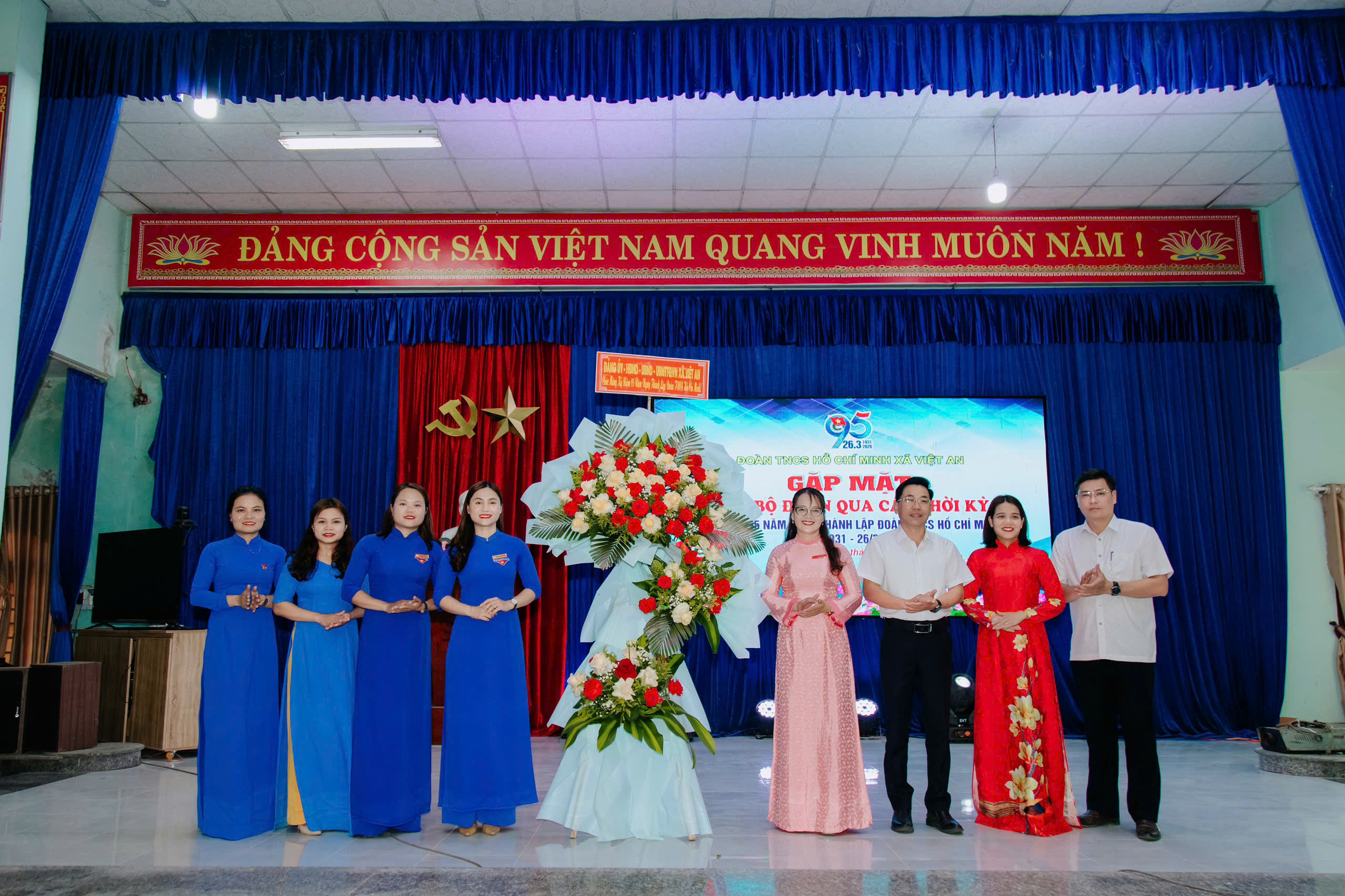 Xã Việt An tổ chức gặp mặt cán bộ Đoàn qua các thời kỳ nhân kỷ niệm 95 năm Ngày thành lập Đoàn TNCS Hồ Chí Minh