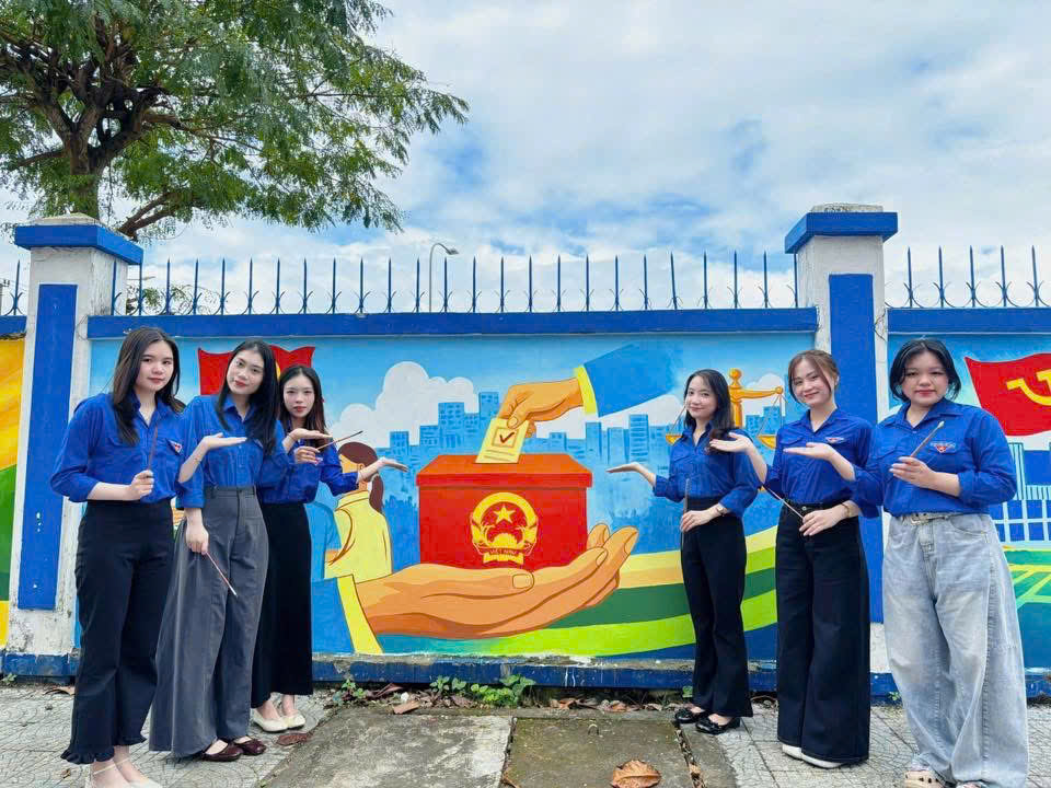 Liên Chiểu​​​​​​​: Khánh thành công trình thanh niên “Con đường bích họa”