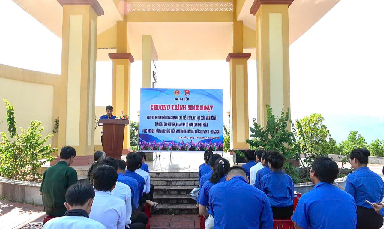 Đoàn xã Trà Đốc tổ chức hoạt động “Về địa chỉ đỏ” chào mừng kỷ niệm 51 năm Ngày Giải phóng miền Nam