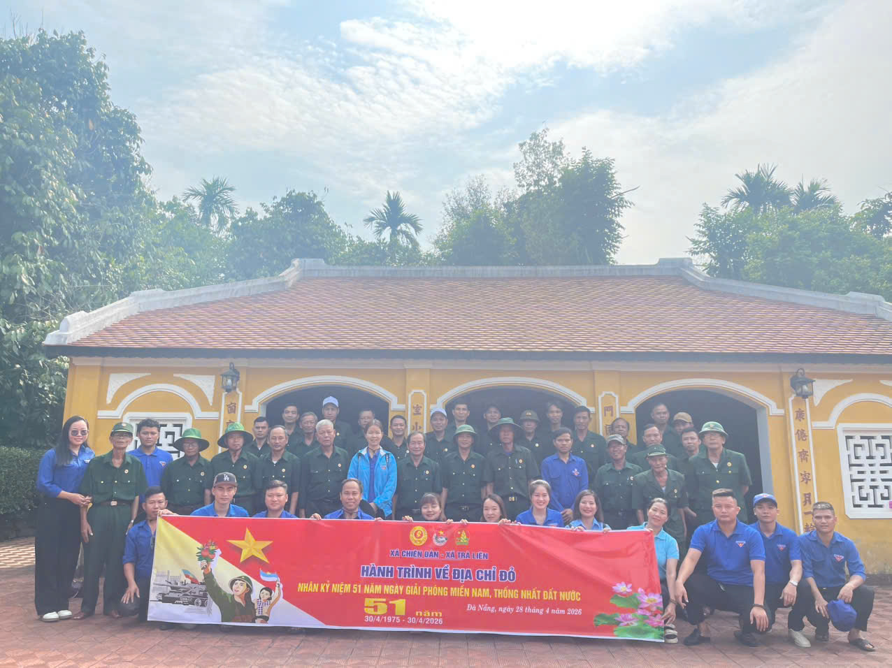 Đoàn xã Chiên Đàn tổ chức hành trình về nguồn, tham quan mô hình kinh tế tại xã Thạnh Bình
