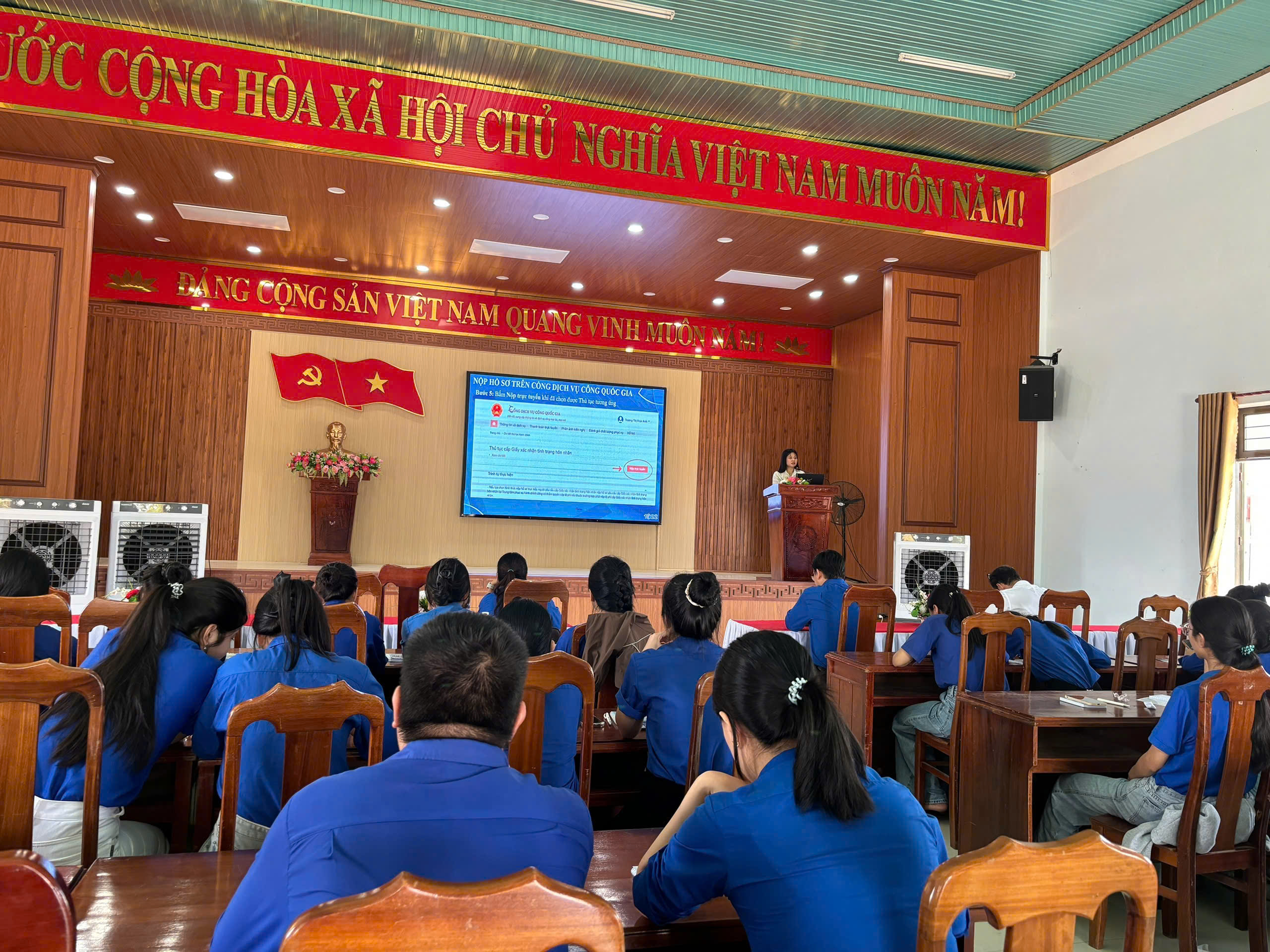 Đoàn xã Tam Mỹ tổ chức tập huấn chuyển đổi số và ứng dụng trí tuệ nhân tạo cho đoàn viên, thanh niên