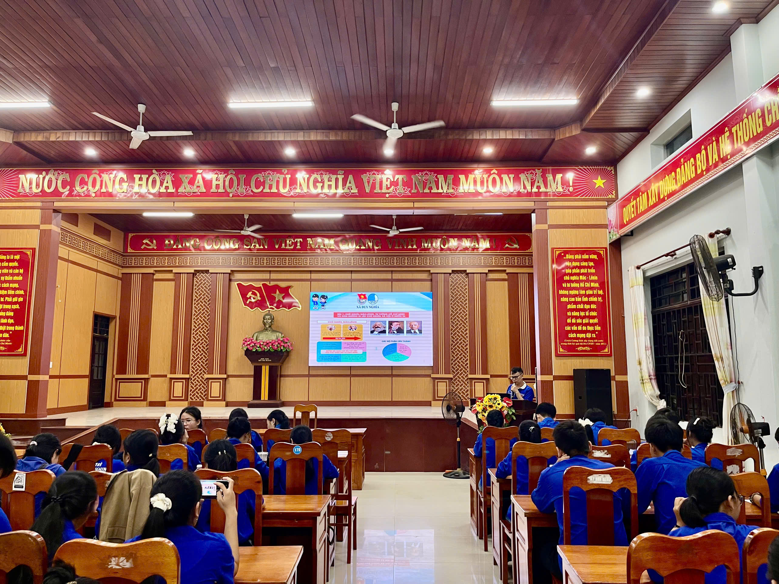 Đoàn xã Duy Nghĩa tổ chức học tập 4 bài lý luận chính trị dành cho đoàn viên mới