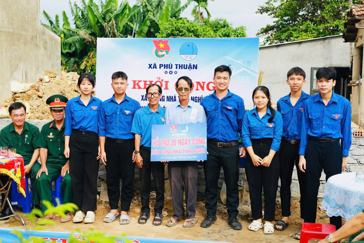 Đoàn xã Phú Thuận khởi công xây dựng Nhà tình nghĩa cho gia đình thương binh