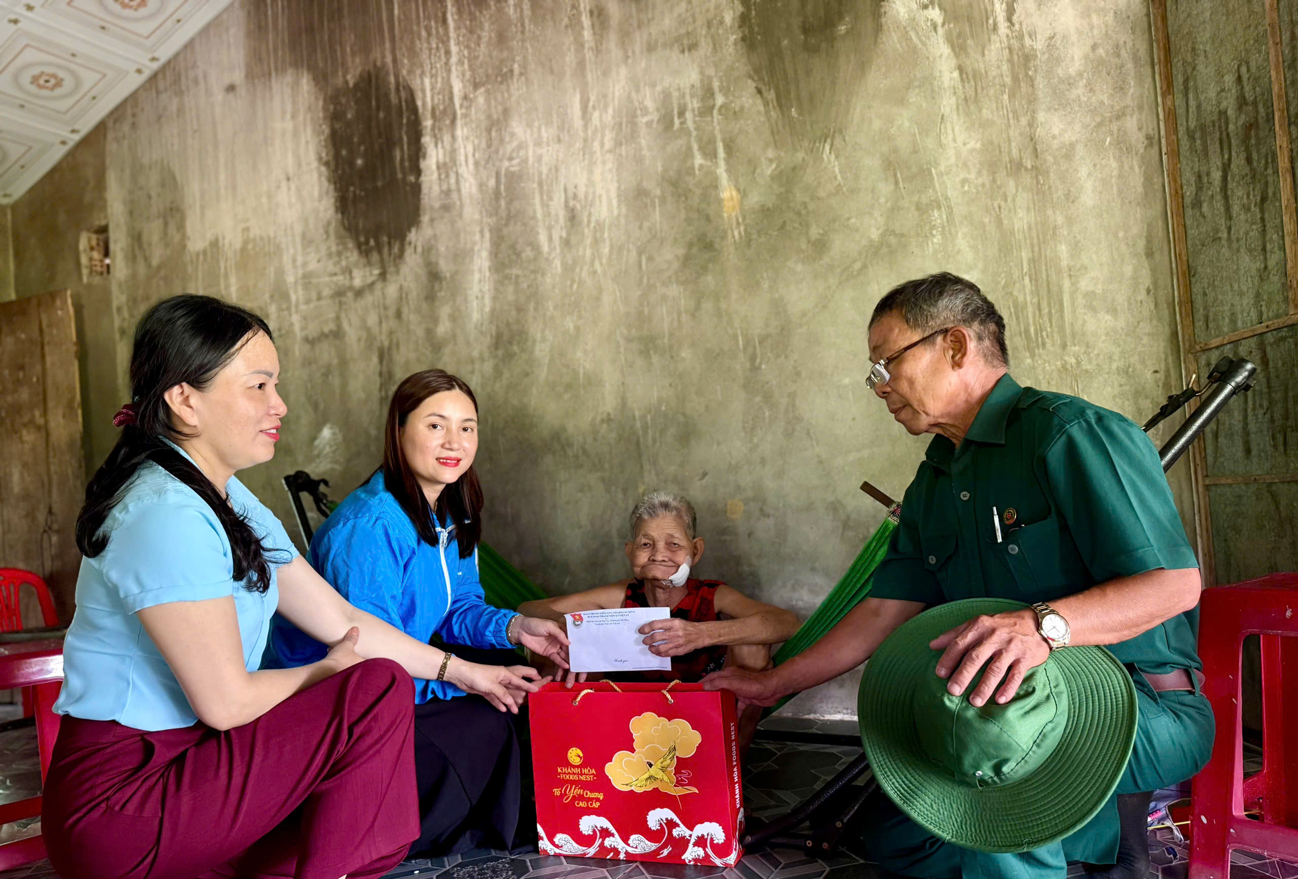 Đoàn xã Việt An tri ân cựu Thanh niên xung phong nhân kỷ niệm 76 năm Ngày truyền thống lực lượng Thanh niên xung phong Việt Nam