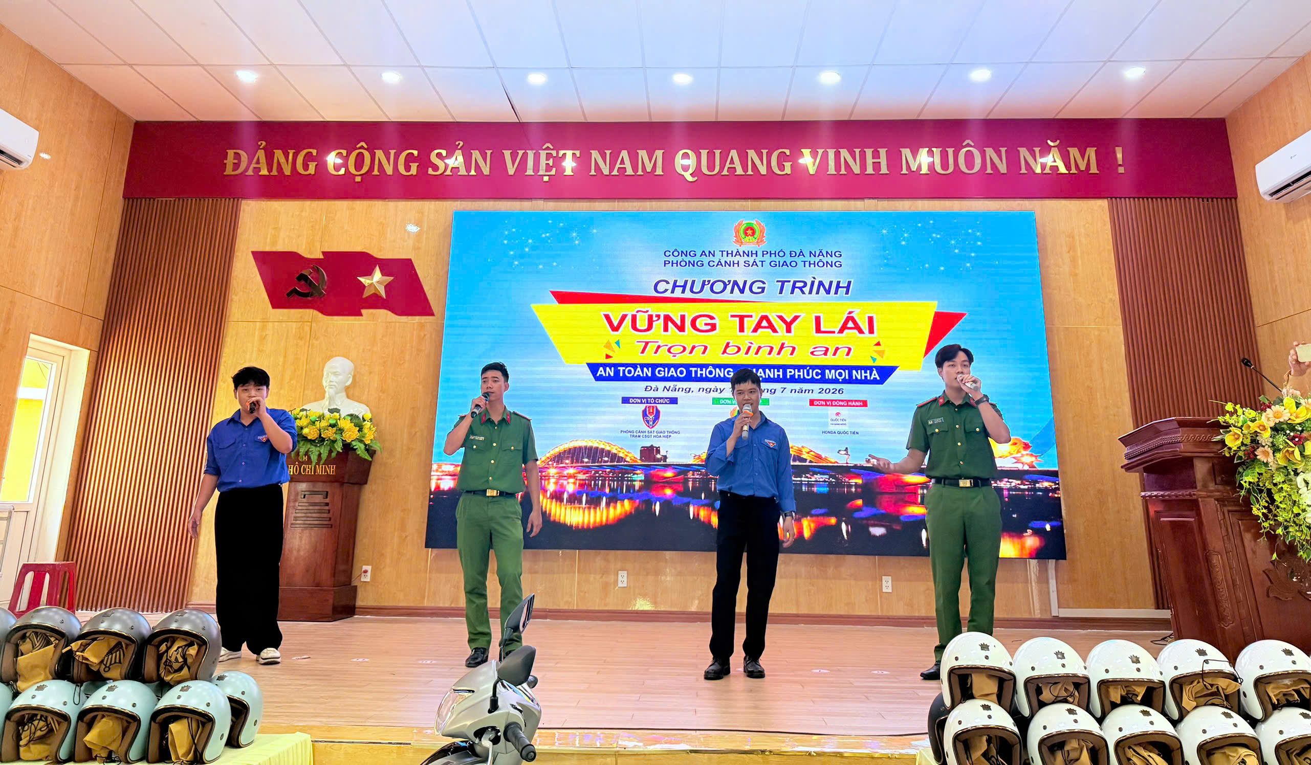 Đoàn phường Hải Vân tổ chức tuyên truyền an toàn giao thông cho đoàn viên, thanh niên và Nhân dân