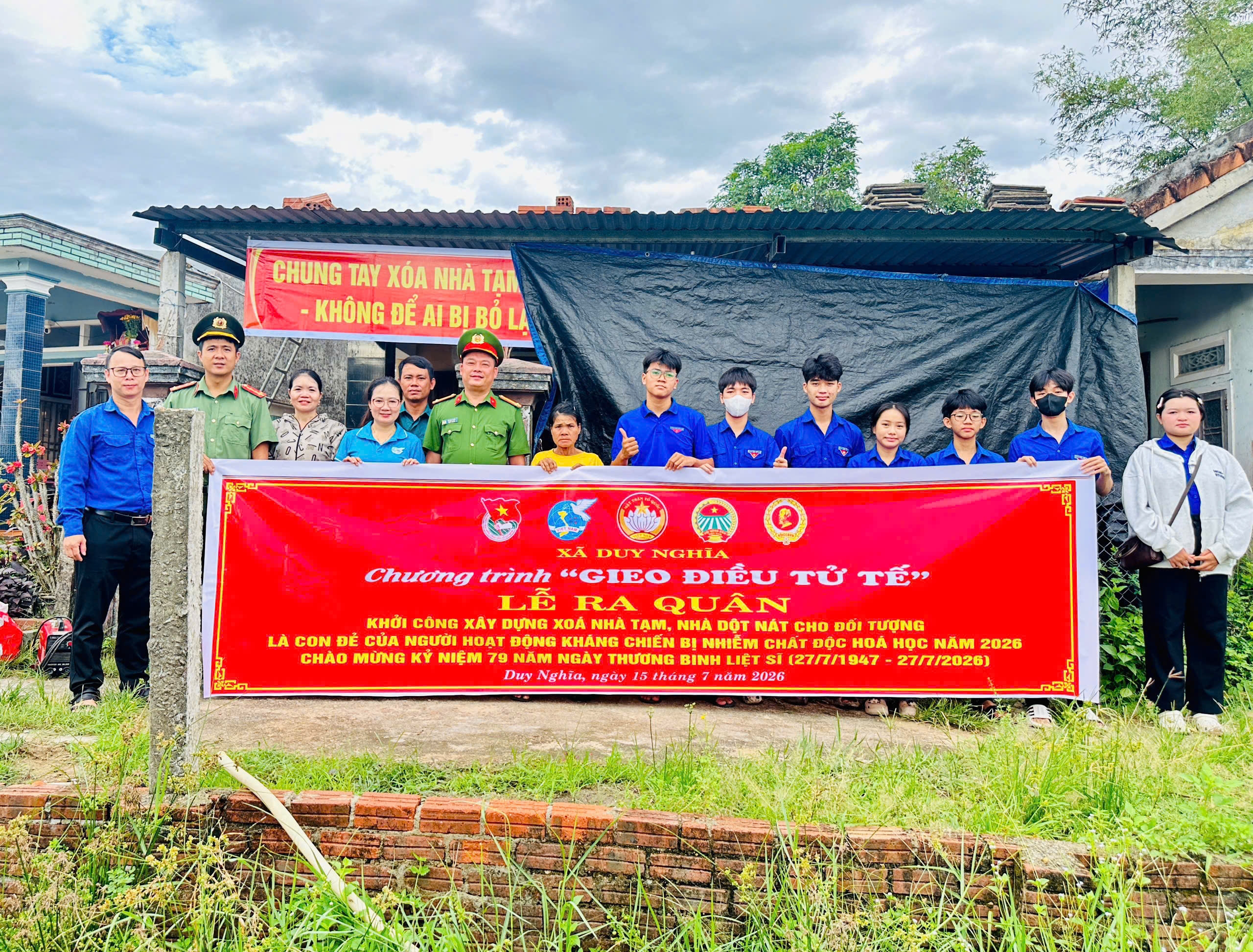 Tuổi trẻ xã Duy Nghĩa chung tay xóa nhà tạm cho gia đình người có công với cách mạng