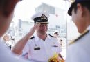 Tàu hải quân Canada treo cờ rủ khi đến thăm Việt Nam