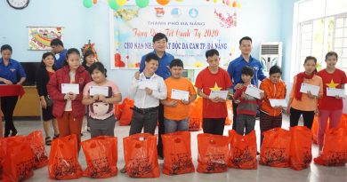 Tổ chức trao quà cho các nạn nhân chất độc da cam trên địa bàn thành phố Đà Nẵng Tổ chức trao quà cho các nạn nhân chất độc da cam trên địa bàn thành phố Đà Nẵng