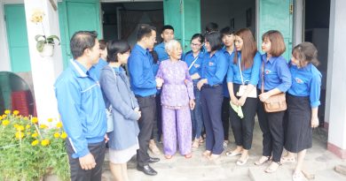 Thành Đoàn Đà Nẵng tổ chức thăm và tặng quà cho các gia đình chính sách trên địa bàn thành phố Thành Đoàn Đà Nẵng tổ chức thăm và tặng quà cho các gia đình chính sách trên địa bàn thành phố