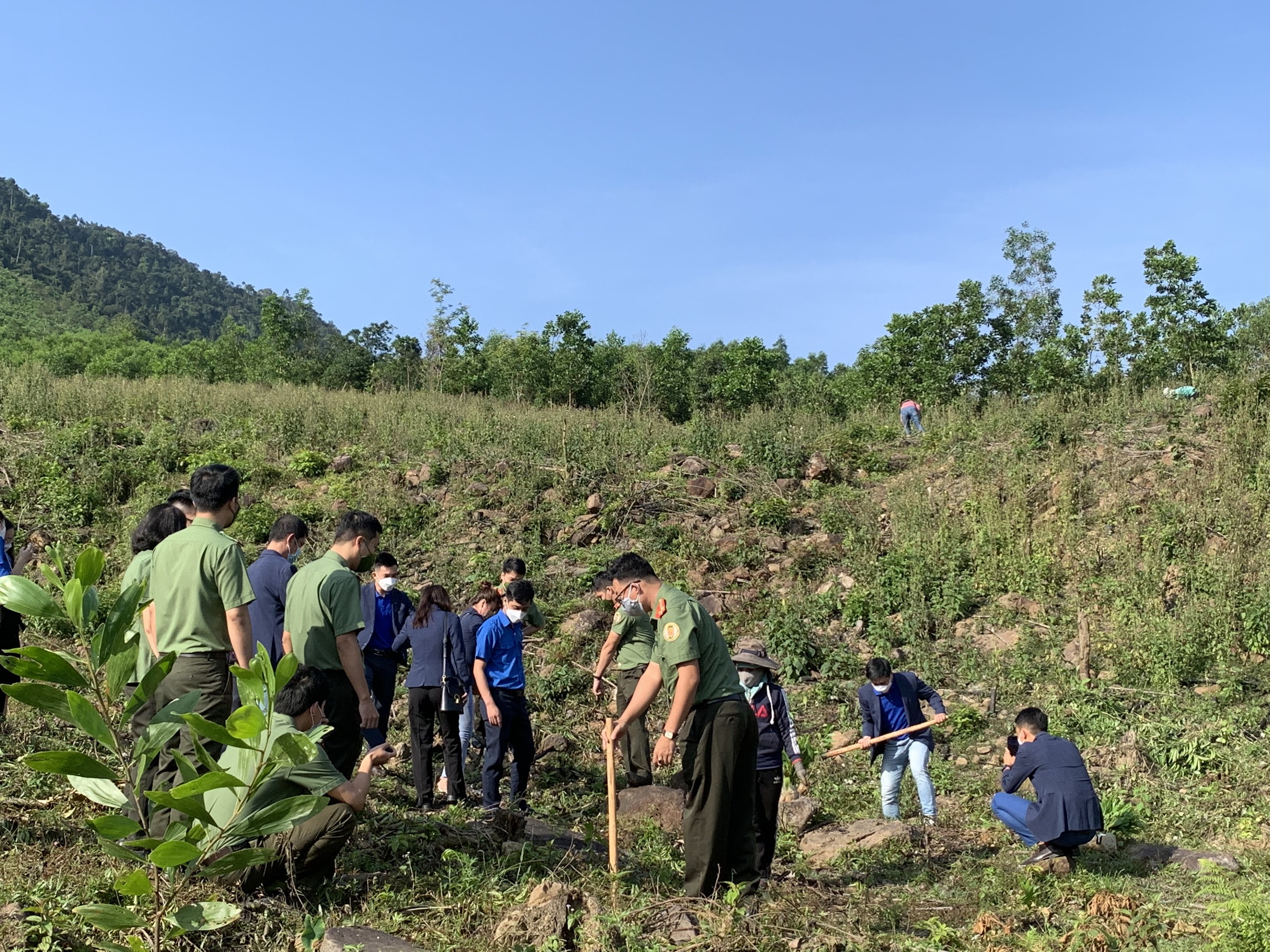 Thành Đoàn Đà Nẵng tổ chức ra quân xây dựng nông thôn mới tại huyện Hoà Vang thành phố Đà Nẵng