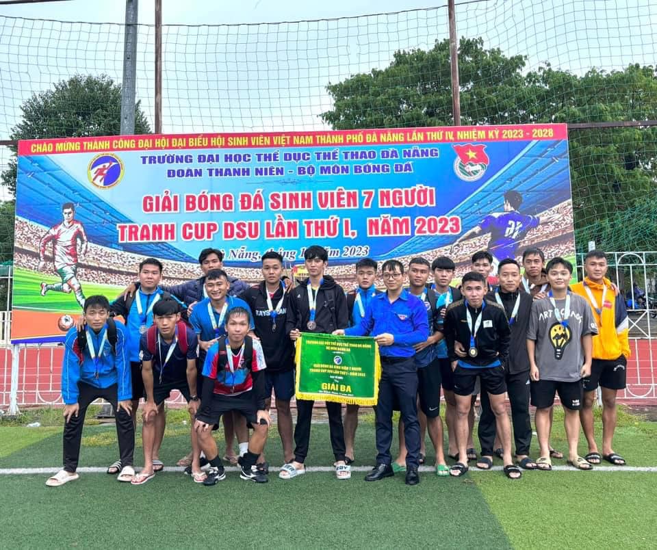 ĐOÀN TRƯỜNG ĐẠI HỌC TDTT PHỐI HỢP TỔ CHỨC BẾ MẠC GIẢI BÓNG ĐÁ SINH VIÊN TRANH CUP DSU LẦN THỨ 1 NĂM 2023 ĐOÀN TRƯỜNG ĐẠI HỌC TDTT PHỐI HỢP TỔ CHỨC BẾ MẠC GIẢI BÓNG ĐÁ SINH VIÊN TRANH CUP DSU LẦN THỨ 1 NĂM 2023