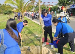 Tuổi trẻ phường Hội An Tây ra quân “Tết trồng cây đời đời nhớ ơn Bác Hồ” mừng Xuân Bính Ngọ 2026