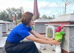 Đoàn xã Thăng An ra quân dọn vệ sinh nghĩa trang liệt sĩ nhân dịp Tết Nguyên đán 2026