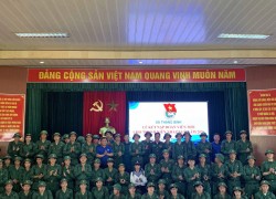 Tuổi trẻ xã Thăng Bình kết nạp đoàn viên cho thanh niên nhập ngũ năm 2026