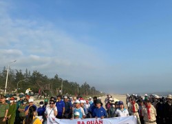 Tuổi trẻ phường Quảng Phú ra quân Chủ nhật xanh, chung tay vì biển xanh