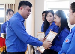 Thành Đoàn Đà Nẵng khen thưởng 80 tập...