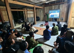 Chi đoàn Công an Trà Vân tuyên truyền phong trào “Bình dân học vụ số”