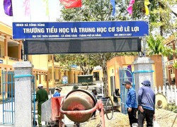 Đoàn xã Sông Vàng thực hiện công trình thanh niên “Bãi đỗ xe an toàn – văn minh học đường”