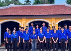 Đoàn xã Thạnh Bình tổ chức dâng hương tưởng niệm cụ Huỳnh Thúc Kháng