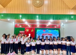 Đoàn Thanh niên - Hội đồng Đội xã Sông Vàng tổ chức Lễ kỷ niệm 85 năm thành lập Đội TNTP Hồ Chí Minh và 136 năm Ngày sinh Chủ tịch Hồ Chí Minh