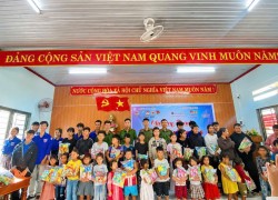 Thạnh Bình tổ chức chương trình Quốc tế Thiếu nhi 1/6 kết hợp tuyên truyền phòng, chống đuối nước cho trẻ em đồng bào Cor