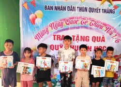 Chi đoàn thôn Quyết Thắng phối hợp tổ chức Ngày Quốc tế Thiếu nhi 1/6 và trao quỹ khuyến học